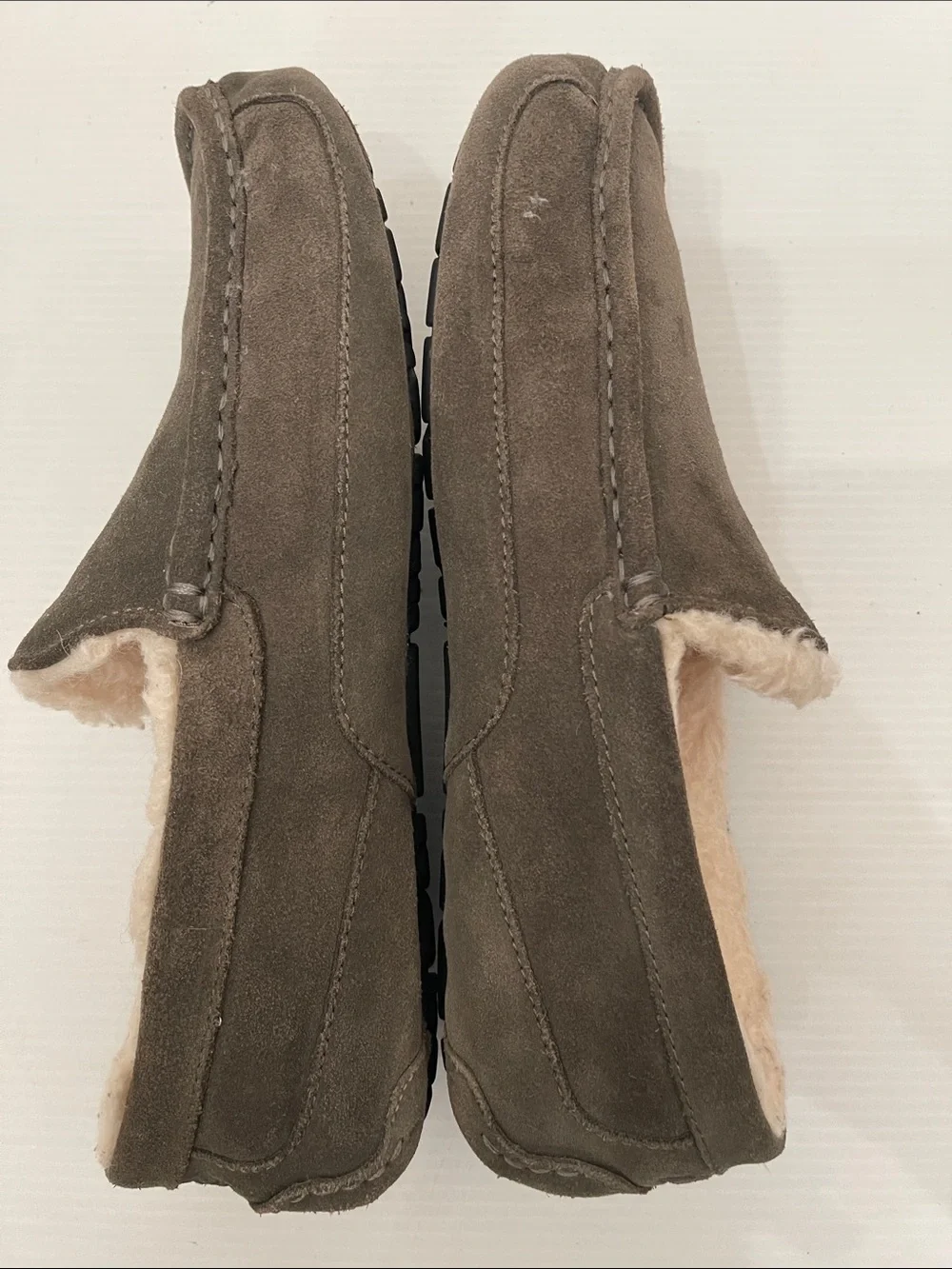 UGG WINTER ASCOT IN AN OLIVE SLIPPERS MENS SIZE 12